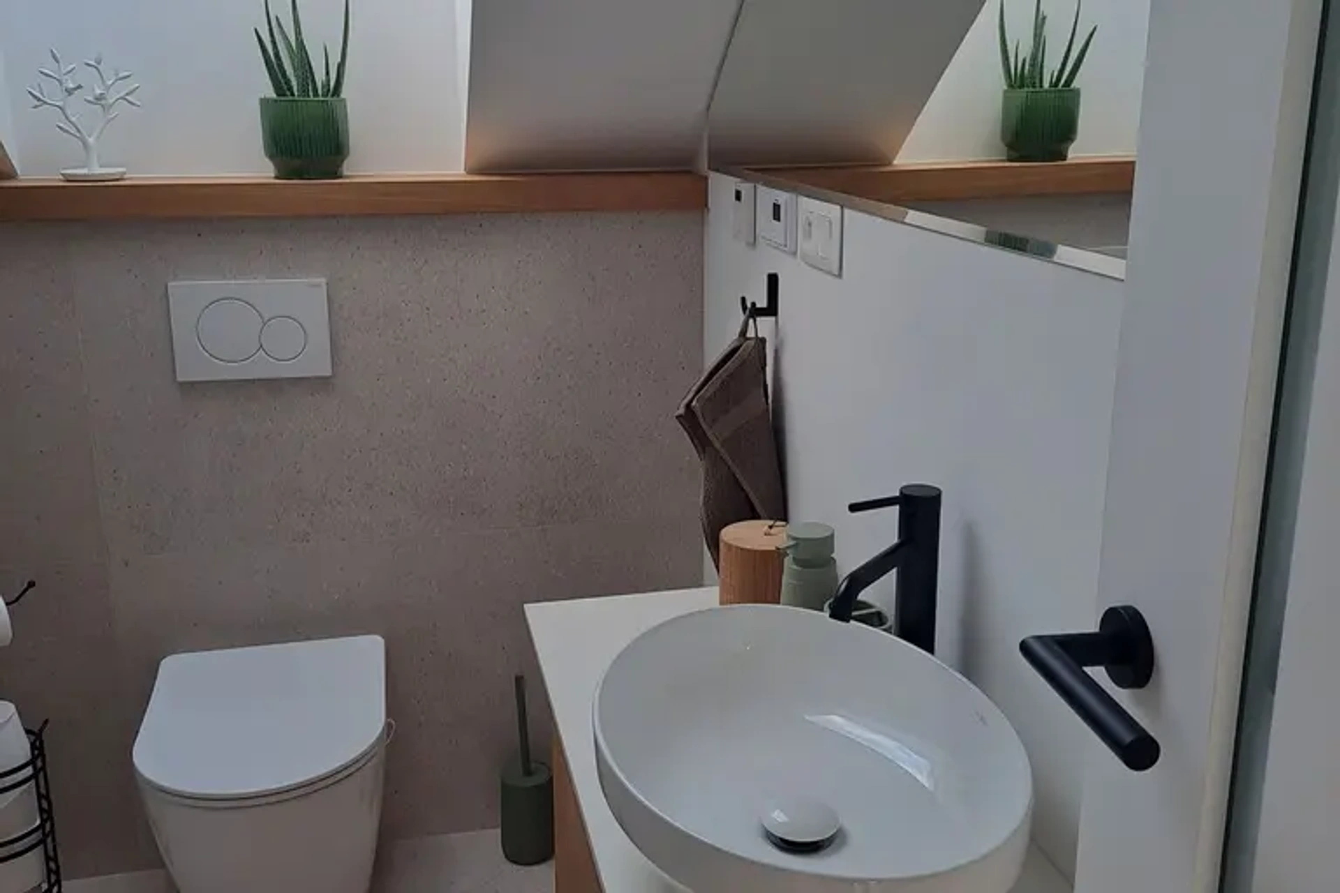 Samostatné WC (prízemie) - foto 1