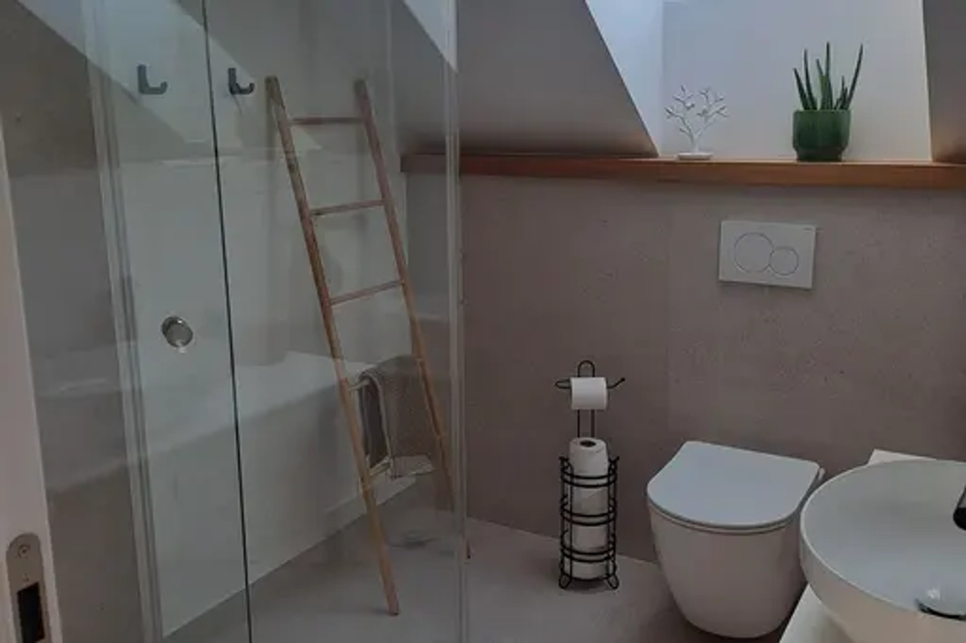 Samostatné WC (prízemie) - foto 2