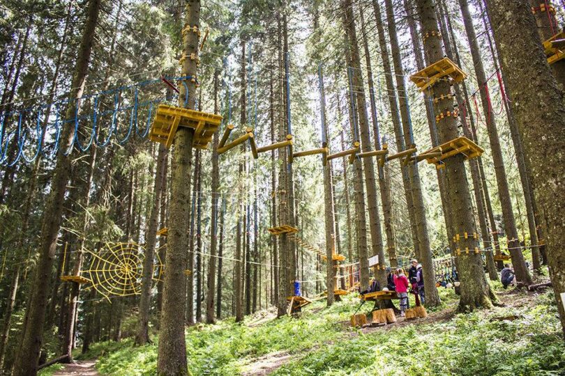 Tarzánia — lanový park