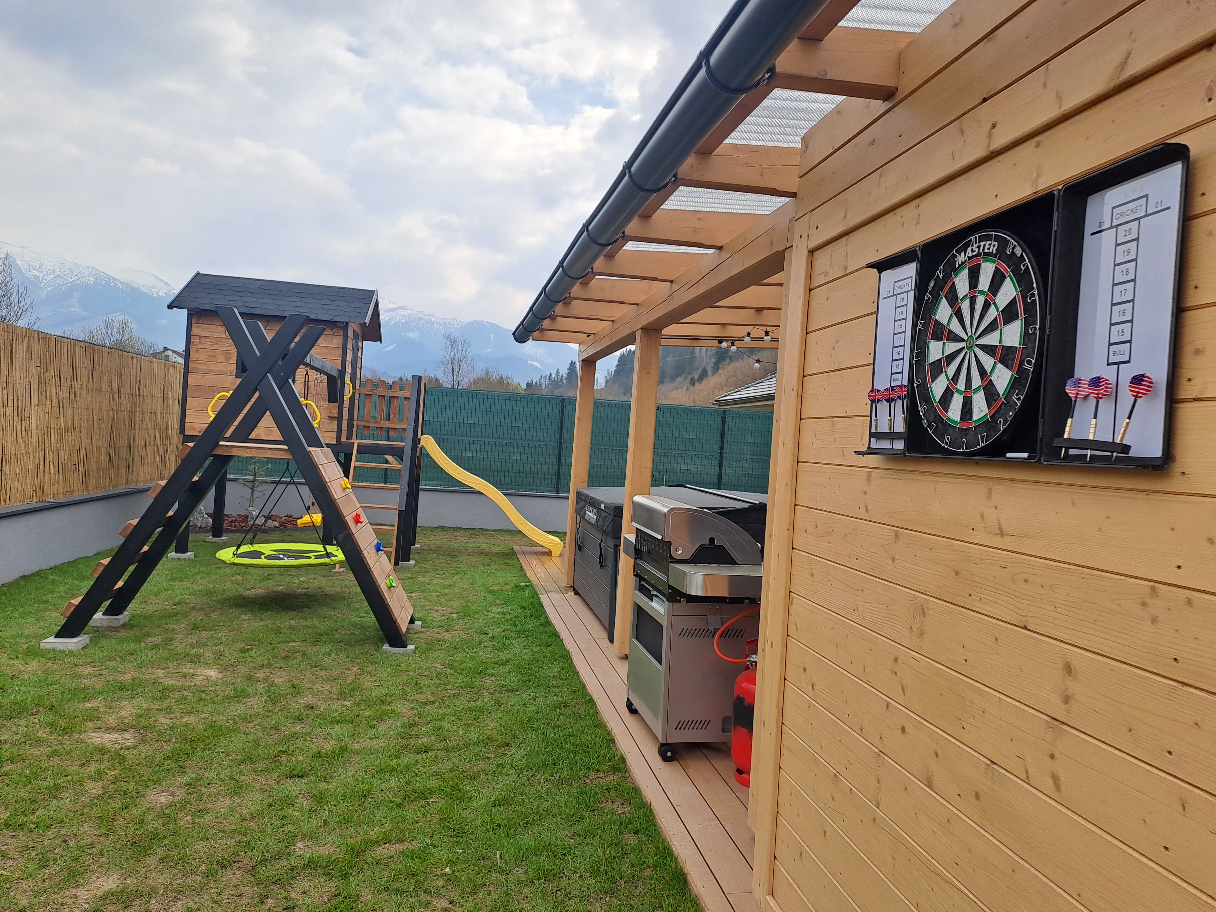 Terasa a záhrada - foto 13