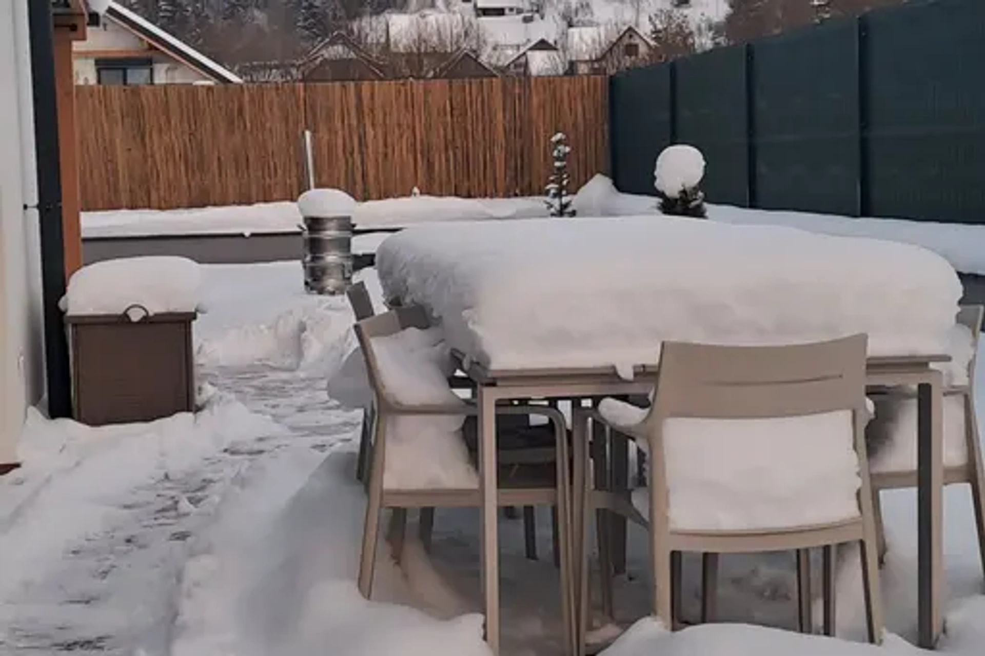 Terasa a záhrada - foto 12